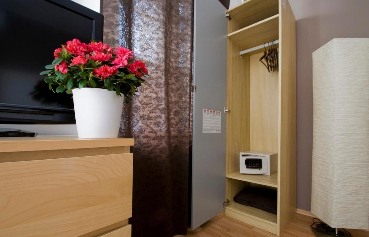 Lovely In The Heart Of Downtown Apartment *