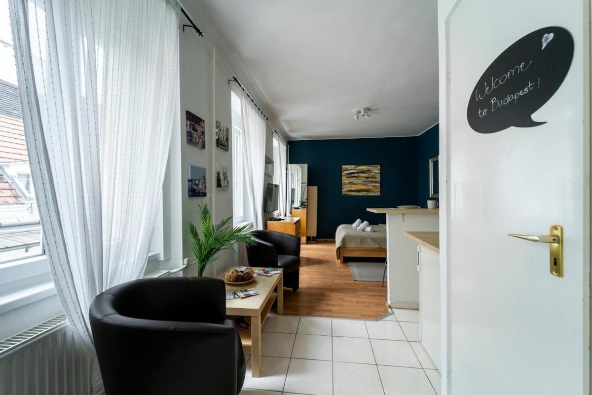 Lovely In The Heart Of Downtown Apartment Budapest