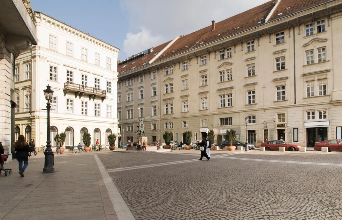 Lovely In The Heart Of Downtown Lejlighed