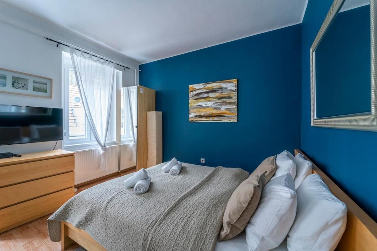Lovely In The Heart Of Downtown Apartment *