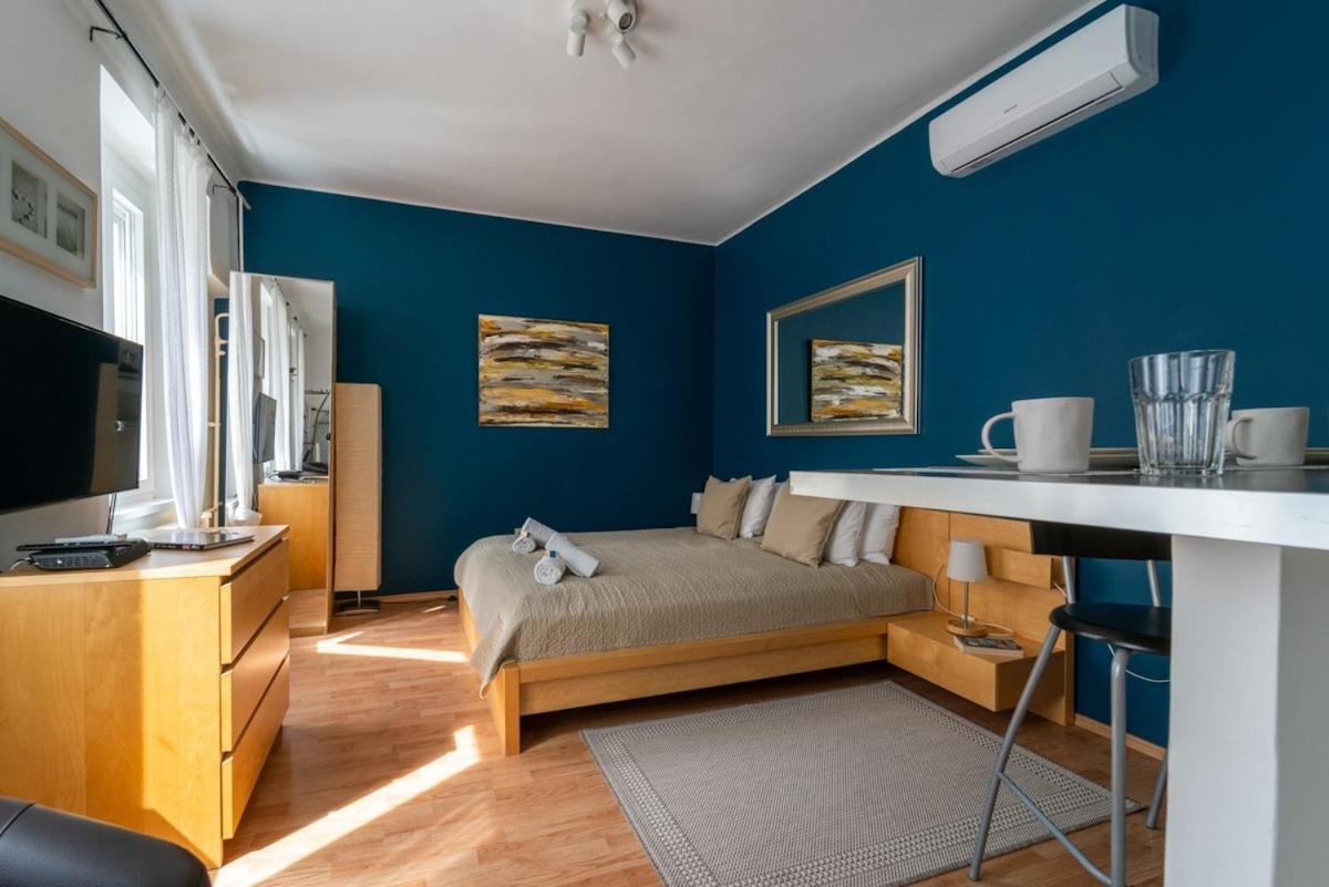 Lovely In The Heart Of Downtown Apartment